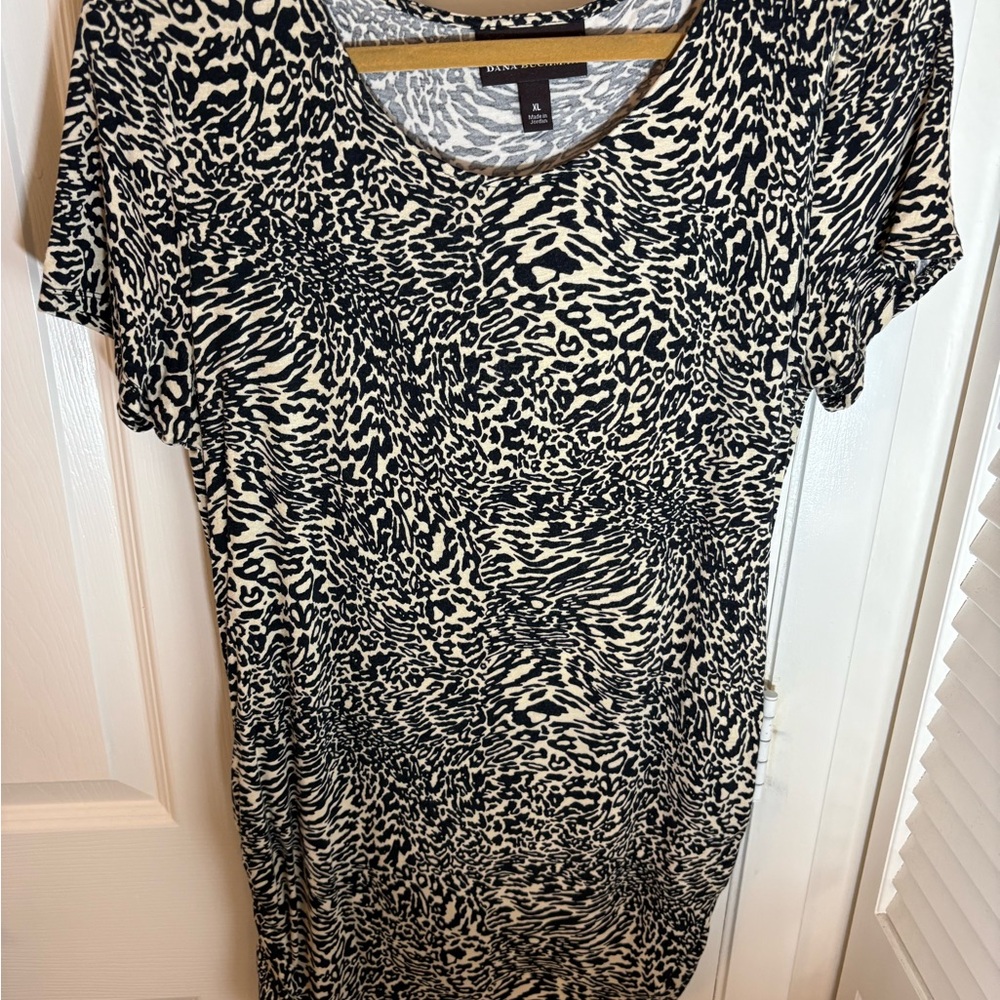 Dana Buchman Black and White Relaxed Short Sleeve Tee